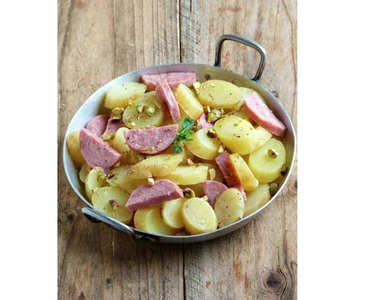 Salade de pommes de terre DÃ‰LICATESSEÂ®, saucisson lyonnais et pistaches