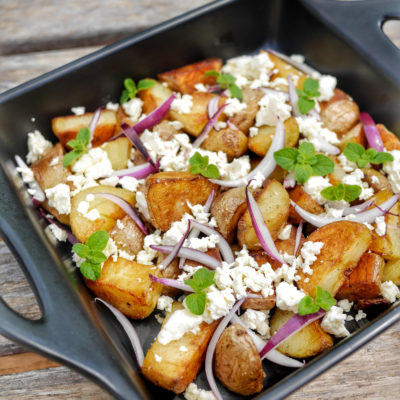 Salade de pommes de terre primeur aux asperges, poulet et radis. Retrouvez la recette sur le blog de "C'est Moi qui l'ai fait !"